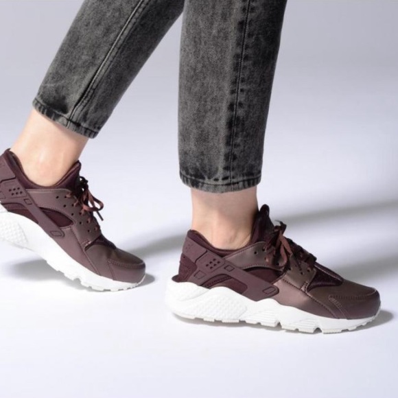 Nike Shoes - NWT Air Huarache Run PRM TXT W AUTHENTIC